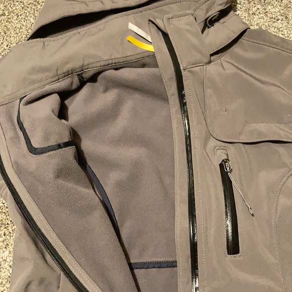 Lolë jacket - Picture 10 of 10